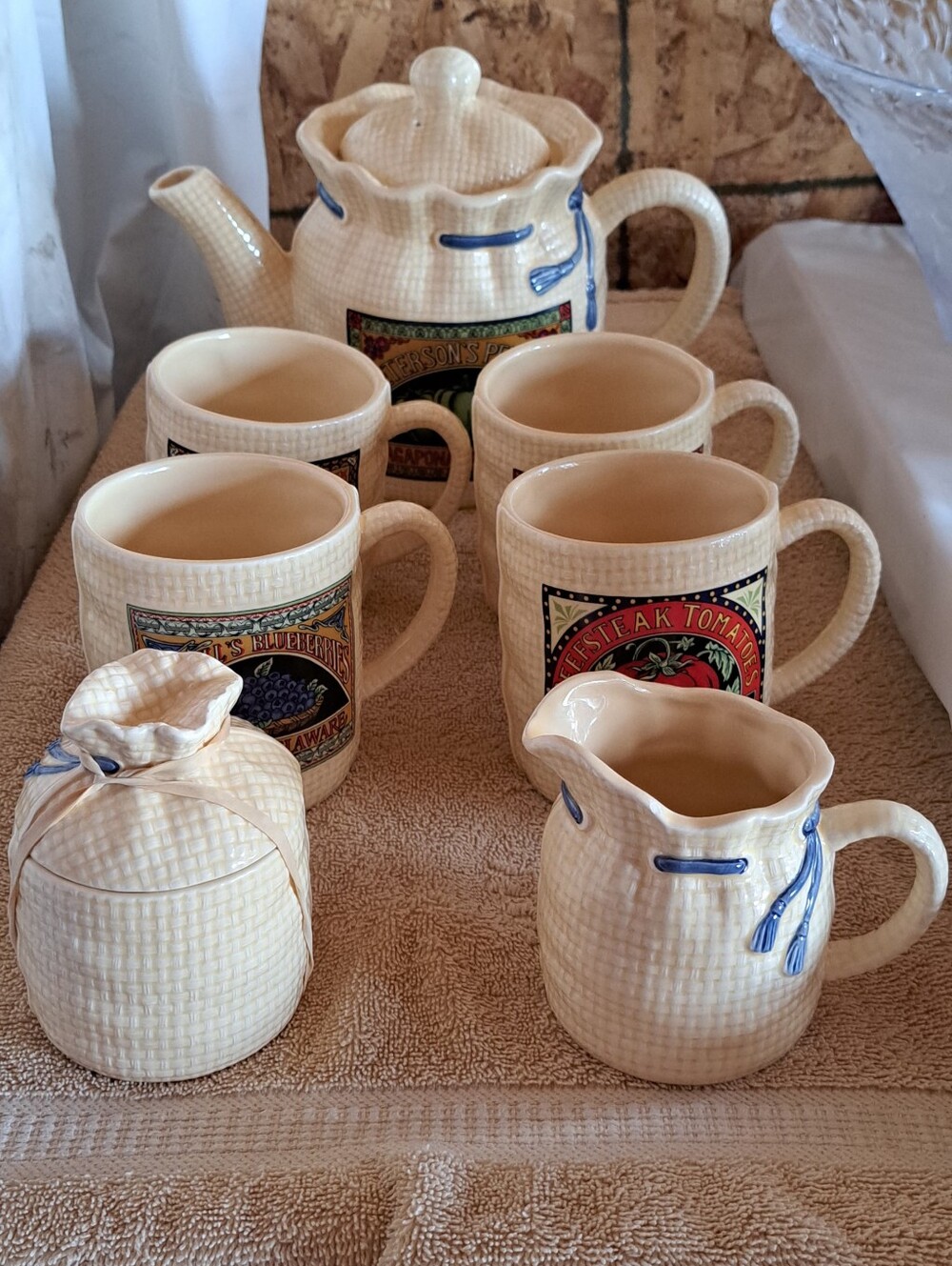 Home And Hearth Teapot Mugs Creamer And Sugar Bowl